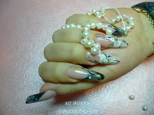 Nail design courses. Abstraction. Salon nail design.