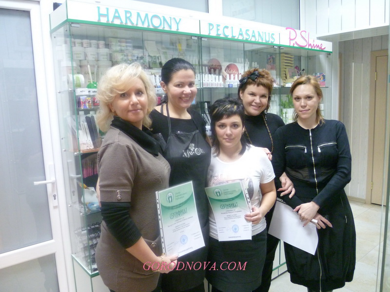 Salon extension of a French nail